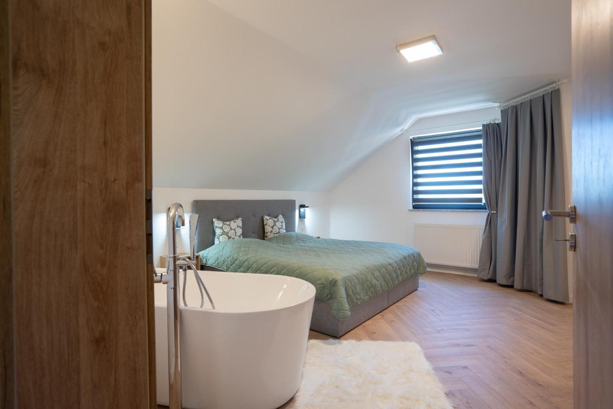 רקוביצה Lux Loft Spa מראה חיצוני תמונה